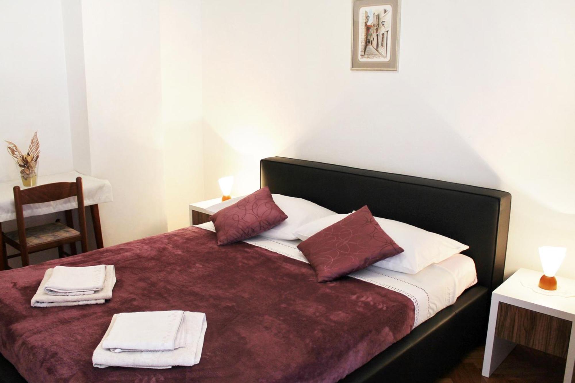 Apartments With A Parking Space Kastel Stafilic, Kastela - 5219 Room photo